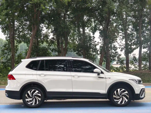 Volkswagen Tiguan L — Фото автомобиля 4