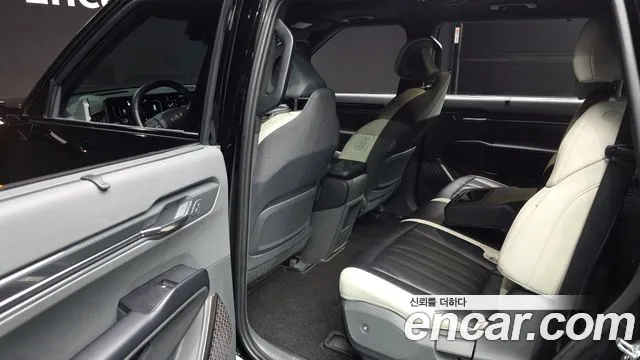 Kia EV9 Long Range 4WD — Фото автомобиля 9