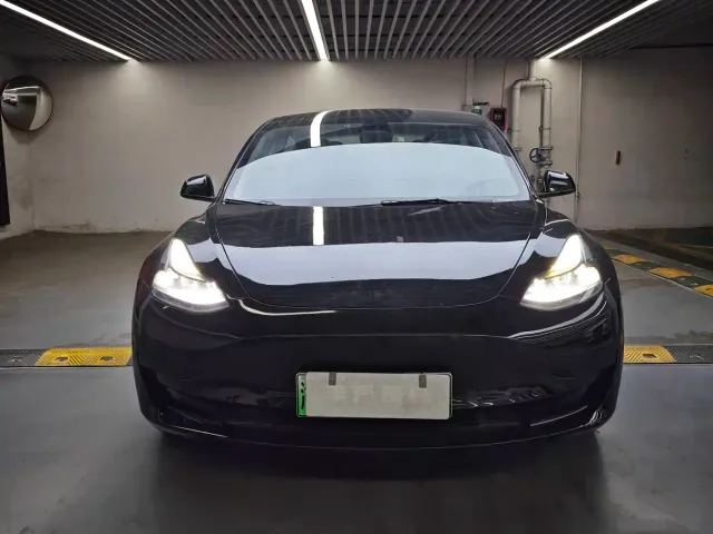 Tesla Model 3 — Фото автомобиля 2