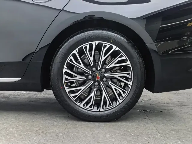 Hongqi H5 — Фото автомобиля 12