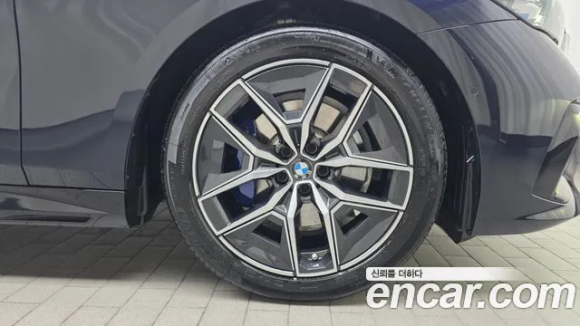 BMW 5 Series G60 — Фото автомобиля 21