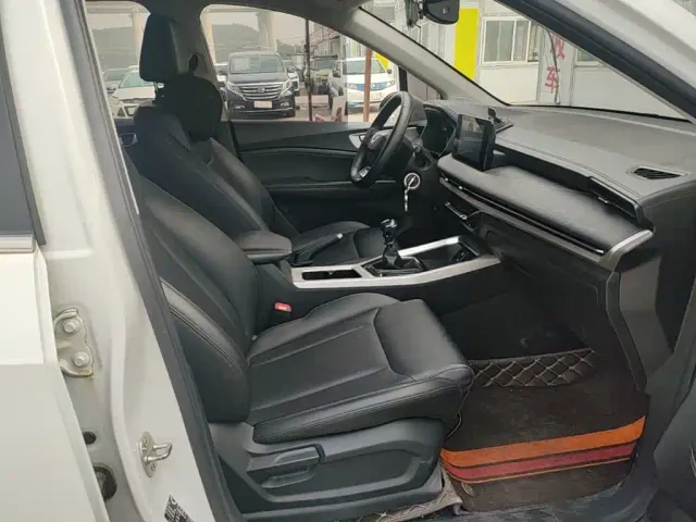 Wuling Jiachen — Фото автомобиля 24