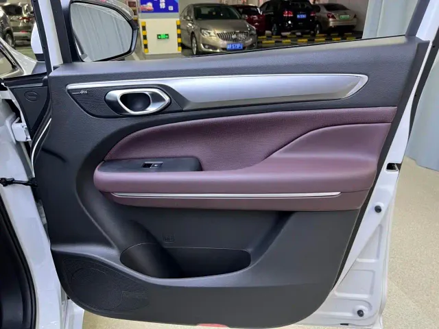 GAC Trumpchi M6 — Фото автомобиля 17