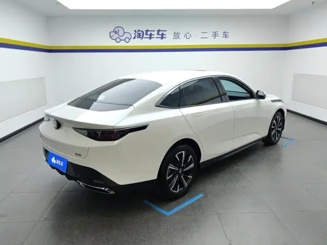 Changan Eado — Фото автомобиля 3