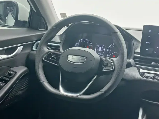 Geely Emgrand — Фото автомобиля 10