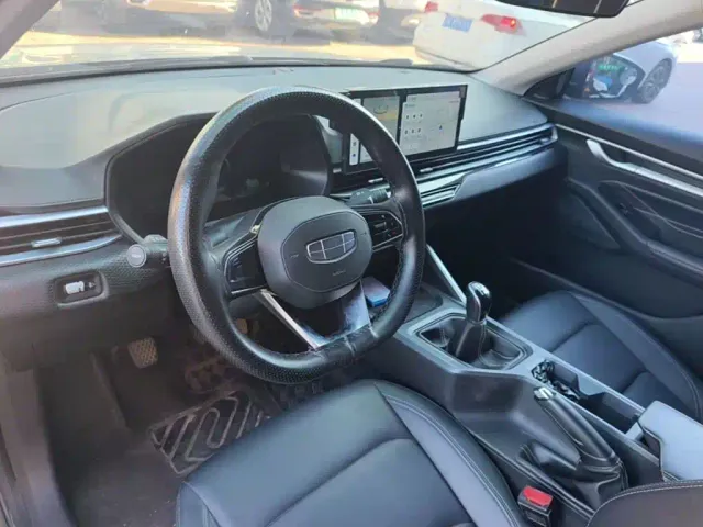 Geely Emgrand — Фото автомобиля 9
