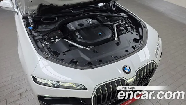 BMW 7-Series 7 серия (G70) 740i sDrive M Sport — Фото автомобиля 4