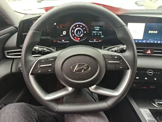 Hyundai Elantra — Фото автомобиля 10