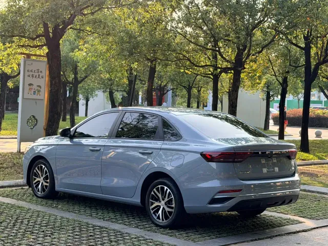 Geely Emgrand — Фото автомобиля 6