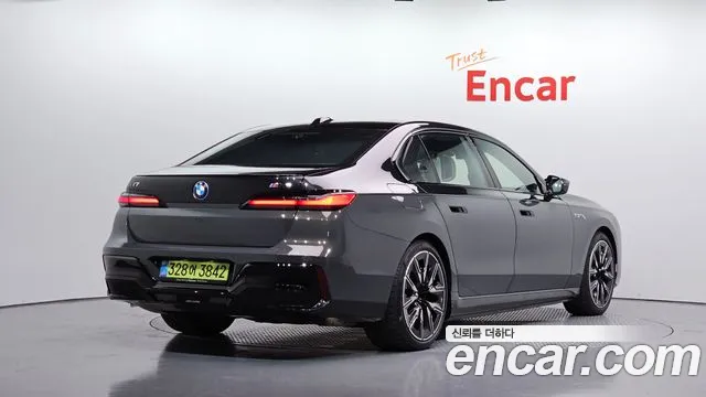 BMW i7 — Фото автомобиля 2