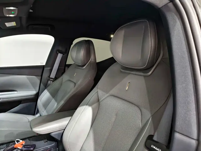 Lynk & Co Z20 — Фото автомобиля 10