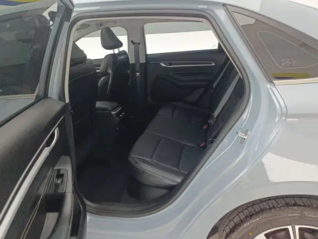 Geely Emgrand — Фото автомобиля 11