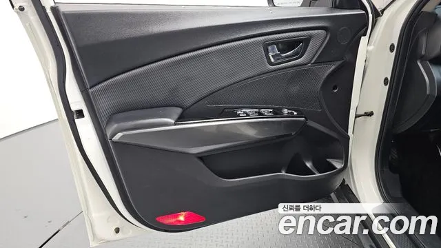 KG_Mobility_Ssangyong TIBOLI Very New Tivoli Бензин 1.5 2WD — Фото автомобиля 24