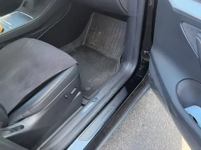 Tesla Model Y — Фото автомобиля 8