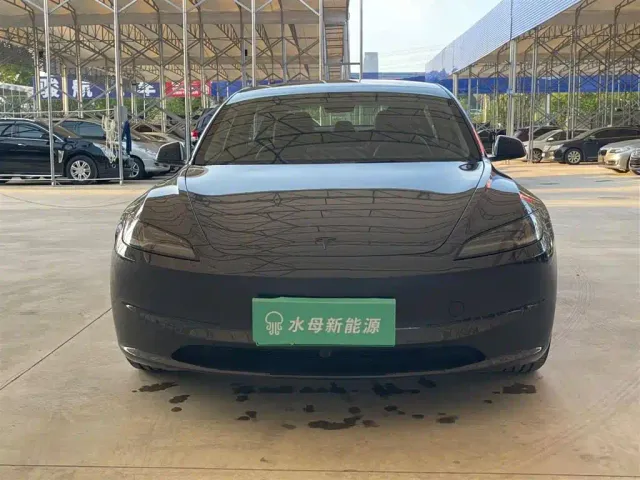 Tesla Model 3 — Фото автомобиля 2