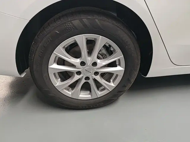 Roewe i5 — Фото автомобиля 22