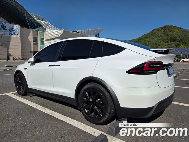 Tesla Model X — Фото автомобиля 2