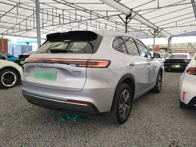Geely Galaxy Starship 7 EM-i — Фото автомобиля 6