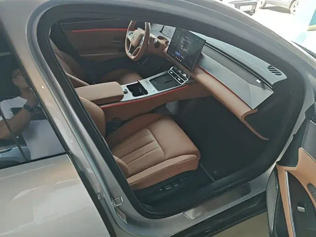 BYD Han L — Фото автомобиля 24