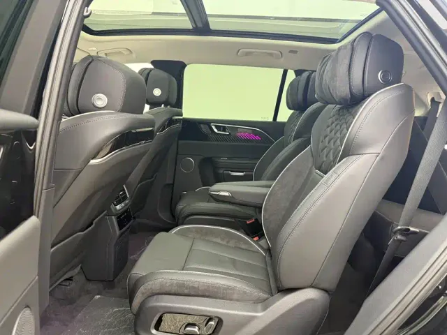 Hongqi E-HS9 — Фото автомобиля 7