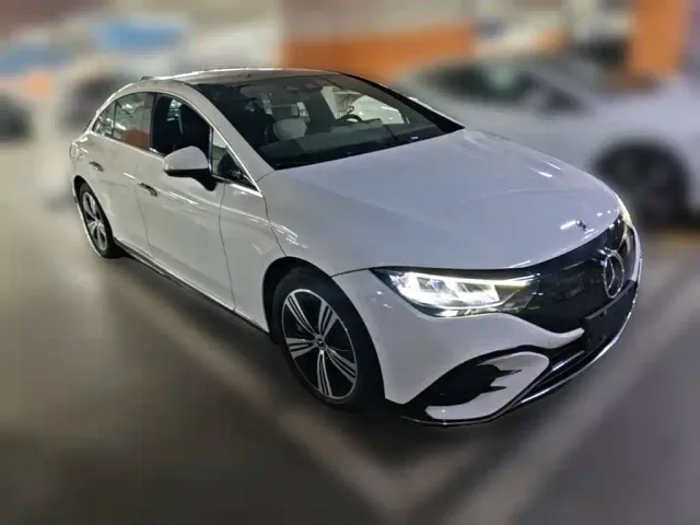 Mercedes-Benz EQE — Фото автомобиля 5
