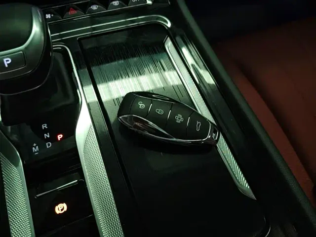 Hongqi H5 — Фото автомобиля 16