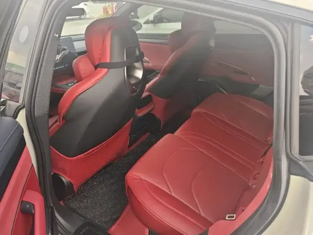 Xiaomi SU7 — Фото автомобиля 11