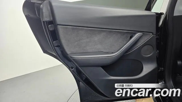 Tesla Model Y — Фото автомобиля 14