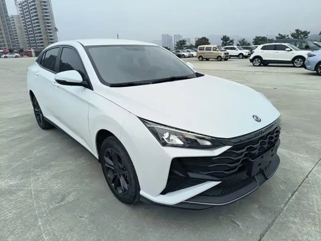 Dongfeng Yixuan — Фото автомобиля 3