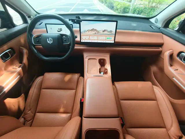 Leapmotor C10 — Фото автомобиля 6