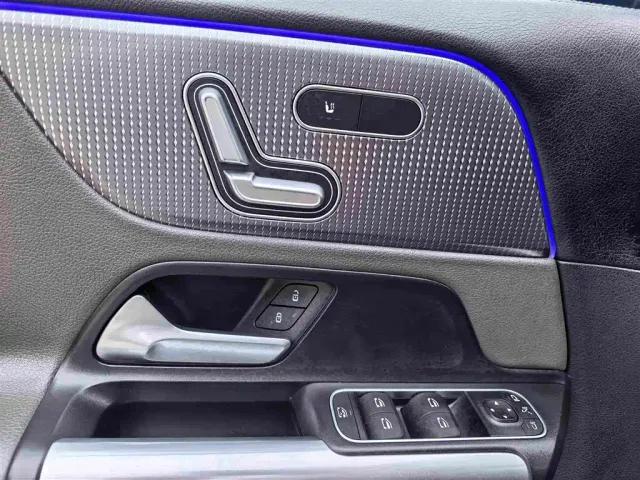 Mercedes-Benz EQA — Фото автомобиля 13