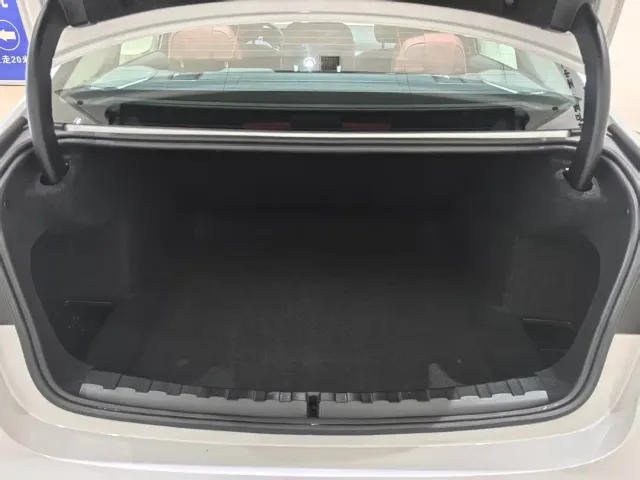 BMW 3 Series — Фото автомобиля 11