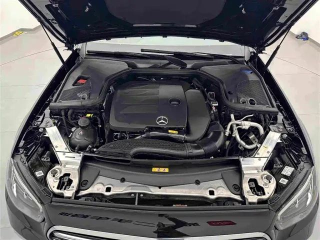 Mercedes-Benz E-Class — Фото автомобиля 25
