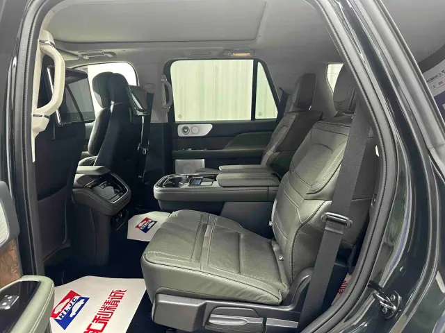 Lincoln Navigator — Фото автомобиля 5