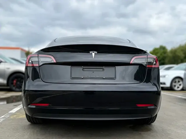 Tesla Model 3 2021 Standard Range Rear-Wheel Drive Upgrade — Фото автомобиля 12