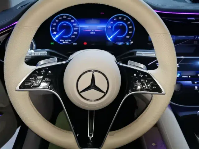 Mercedes-Benz EQS SUV — Фото автомобиля 10