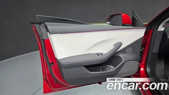 Tesla Model 3 — Фото автомобиля 24