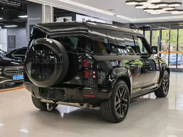 Land Rover Defender — Фото автомобиля 7