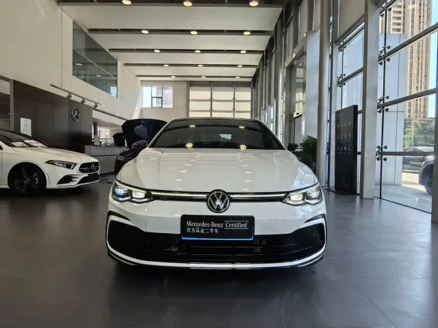 Volkswagen Golf — Фото автомобиля 2