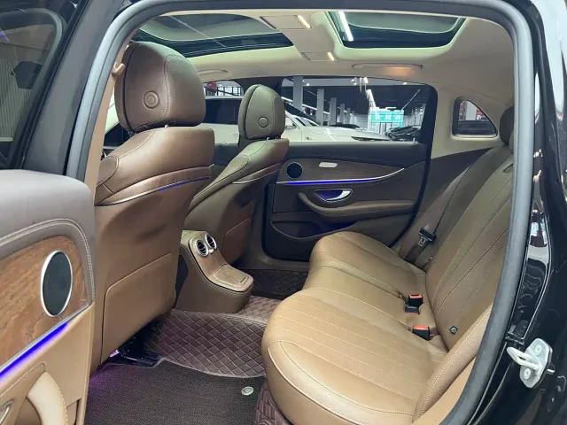 Mercedes-Benz E-Class — Фото автомобиля 10