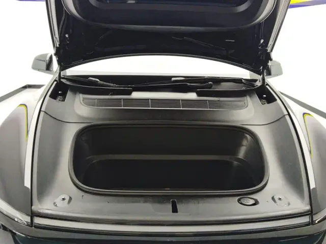 Tesla Model Y — Фото автомобиля 10