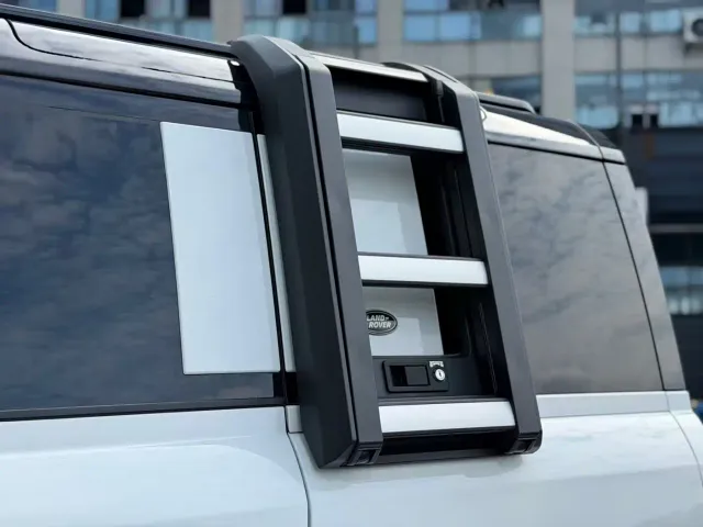 Land Rover Defender — Фото автомобиля 6