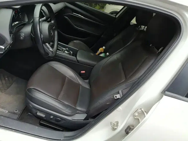 Mazda Axela — Фото автомобиля 14