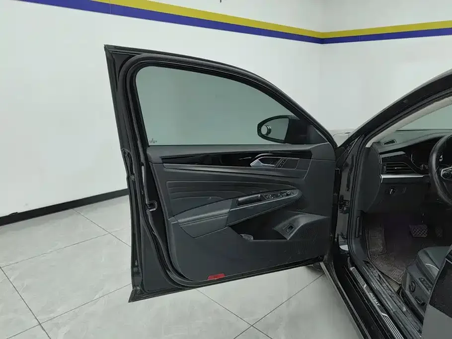 Volkswagen Passat 2024 380TSI Starlight Dragon Soaring Edition — Фото автомобиля 7