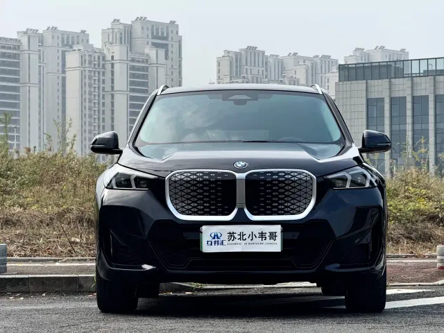 BMW iX1 — Фото автомобиля 2