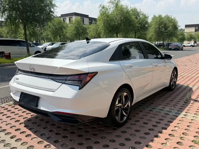 Hyundai Elantra — Фото автомобиля 4