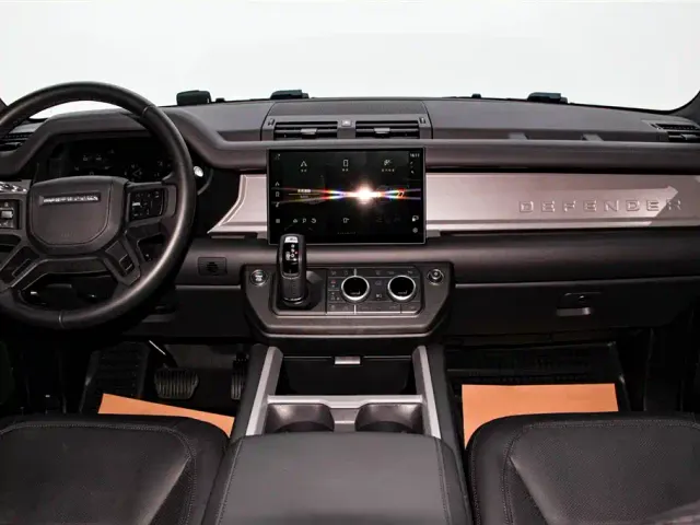 Land Rover Defender — Фото автомобиля 14