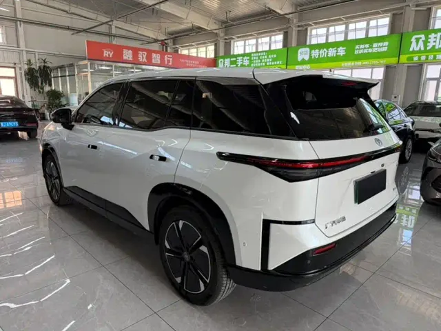 Toyota bZ3 — Фото автомобиля 7