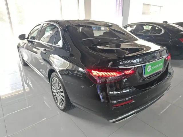 Mercedes-Benz E-Class — Фото автомобиля 4