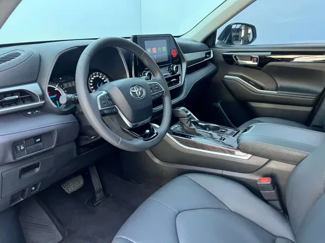 Toyota Highlander — Фото автомобиля 6